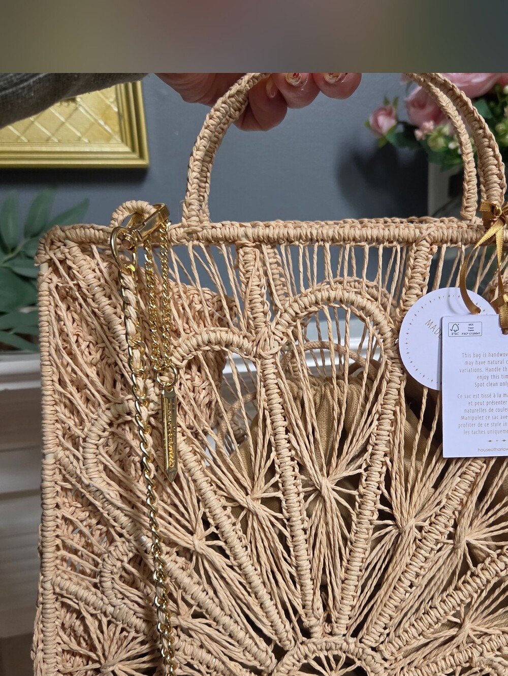 NWT Woven Straw Tote Bag - Natural W/ Gold Accents And Inner Drawstring Bag! - Picture 4 of 5